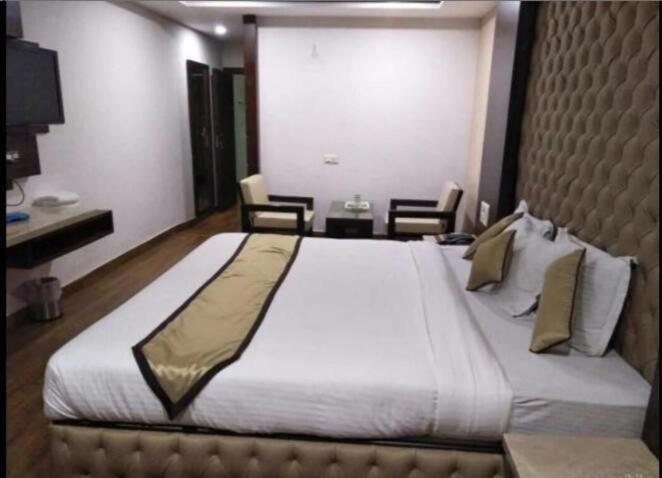 Hotel Puneet International Rāipur Екстериор снимка