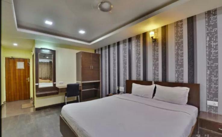 Hotel Puneet International Rāipur Екстериор снимка