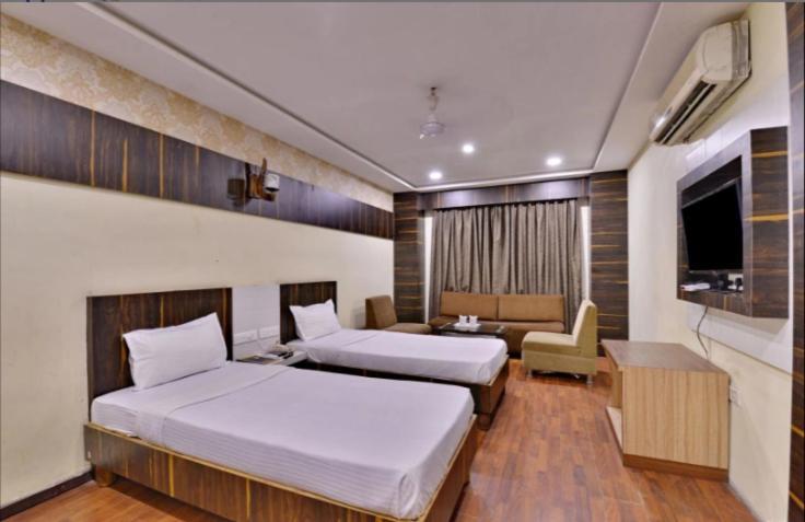 Hotel Puneet International Rāipur Екстериор снимка