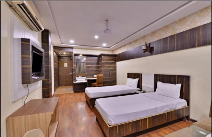 Hotel Puneet International Rāipur Екстериор снимка